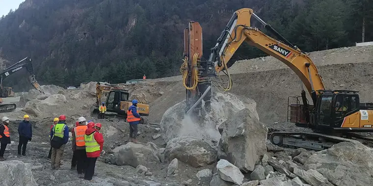 hydraulic rock splitter attachment from LERB